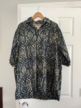 Casual Short Sleeve Button-Down Shirt in Black and Olive